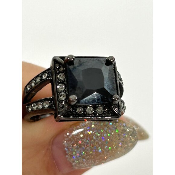 Fashion Jewelry Women’s Ring 6 Faux Square Black Princess Cut Faceted Crystals - Picture 16 of 17